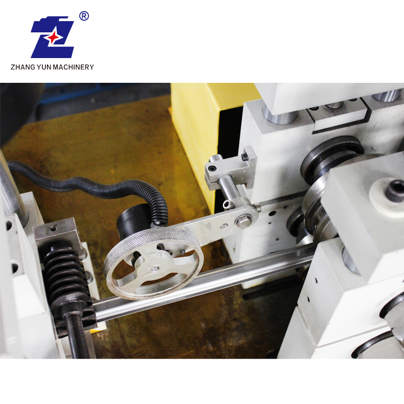 Accoppiamento a cerchio a canna in acciaio CNC automatico con macchina a forma di formazione a forma di morsetta a rulli a banda 